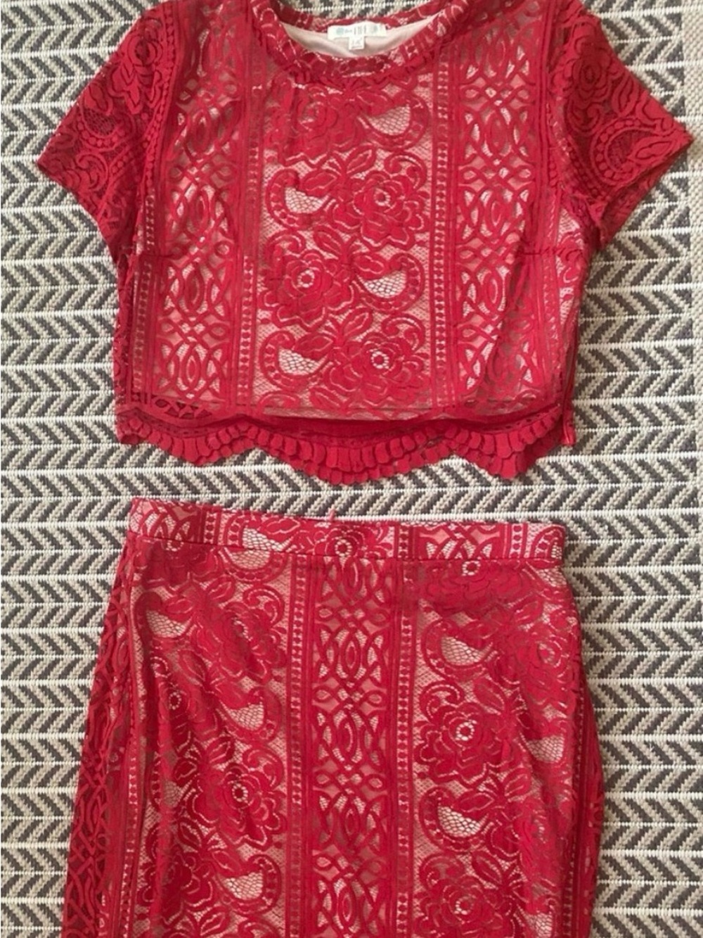 ❣️2 Piece Fire Red Lace Crop Skirt Set